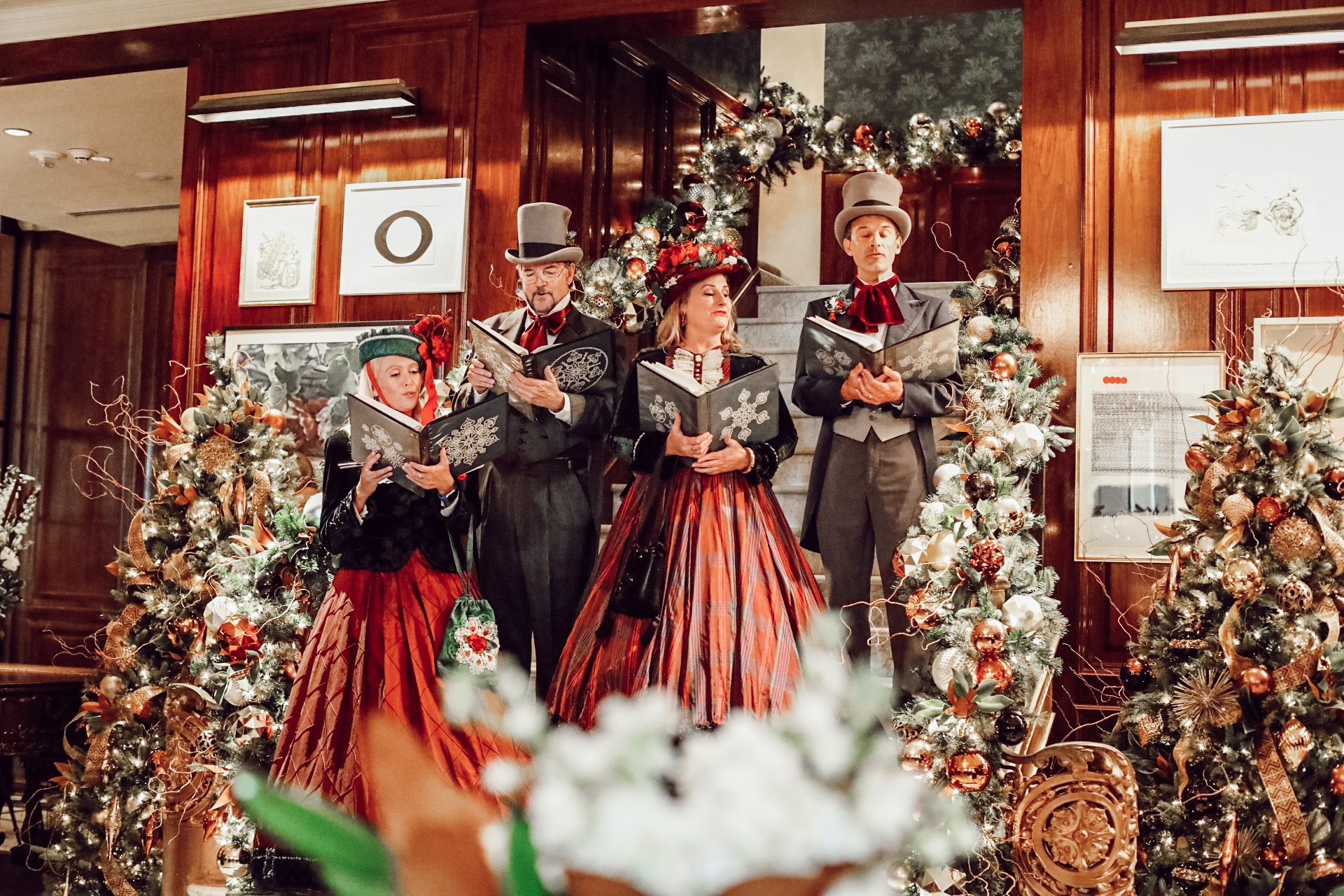 Collins Classic Carolers